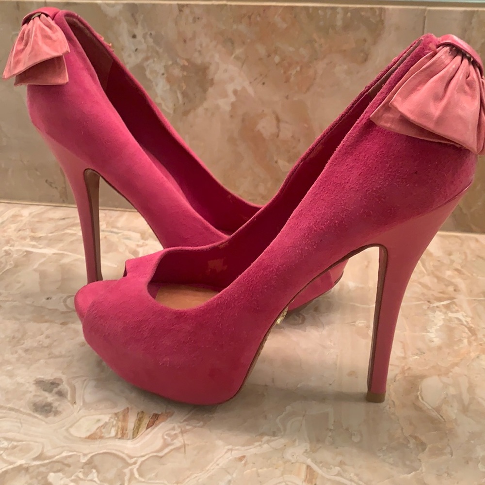 Schutz hot pink suede open toe pumps